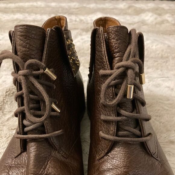 : : MIEZKO 90s Style Fold Over Ankle Boots with Gold Stud Detail : : - Picture 7 of 16